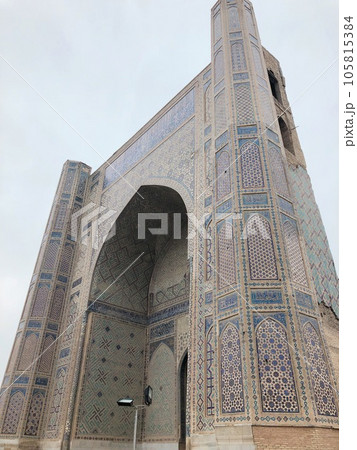 【ウズベキスタン】ビビハニム・モスクの外観(サマルカンド) 【ウズベキスタン】ビビハニム・モスクの外観(サマルカンド) 105815384