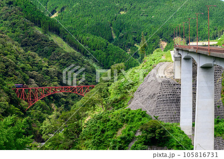 新緑の季節　第一白川橋梁と阿蘇長陽大橋「全線開通・運航再開」 105816731