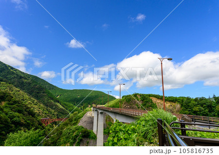 新緑の季節　第一白川橋梁と阿蘇長陽大橋「全線開通・運航再開」 105816735