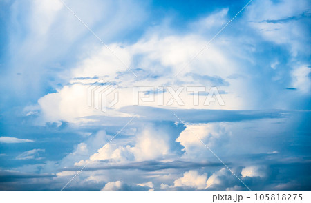 青い空の背景用写真 青い空の背景用写真 105818275