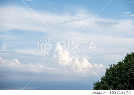 8月の夏の空 105818279