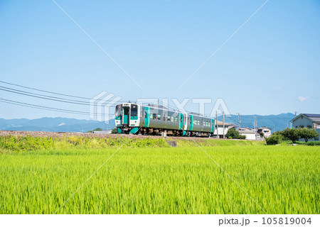 【徳島線】田園地帯を駆ける普通列車 105819004