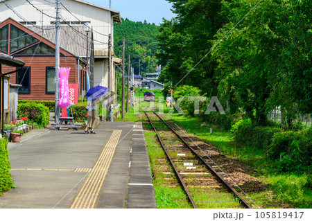 トロッコ列車(観光列車)と長陽駅風景「南阿蘇鉄道　全線開通・運航再開」 105819417