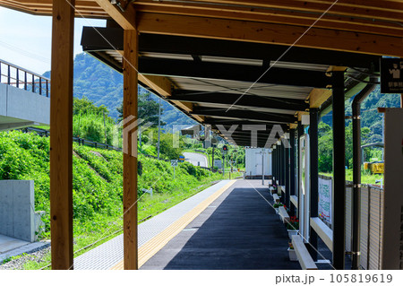 駅構内風景　(立野駅)「全線開通・運航再開」 105819619