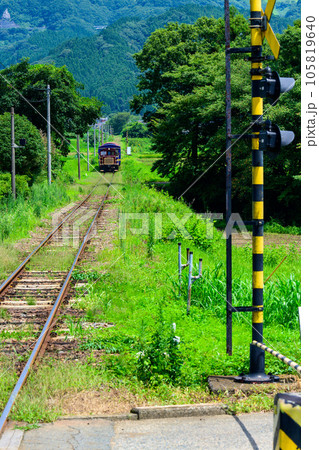 駅構内から観える観光列車(トロッコ) 見晴台駅(みはらしだいえき)「南阿蘇鉄道 全線開通・運航再開」 駅構内から観える観光列車(トロッコ) 見晴台駅(みはらしだいえき)「南阿蘇鉄道 全線開通・運航再開」 105819640