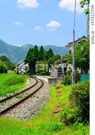 阿蘇の田園に映える阿蘇下田城駅（あそしもだじょうえき）周辺風景「南阿蘇鉄道　全線開通・運航再開」 105822596