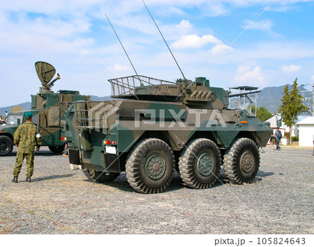 展示される陸上自衛隊の偵察警戒車 105824643