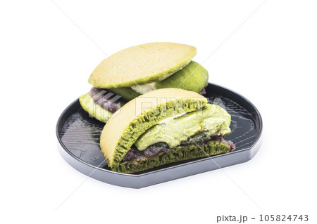 抹茶どら焼き 和菓子 焼菓子 日本のお菓子 抹茶のお菓子 イメージ素材 抹茶どら焼き 和菓子 焼菓子 日本のお菓子 抹茶のお菓子 イメージ素材 105824743