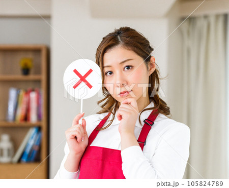 家事代行の仕事の女性 105824789