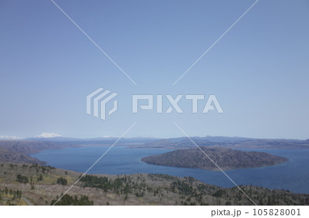 美幌峠から屈斜路湖の景色 美幌峠から屈斜路湖の景色 105828001