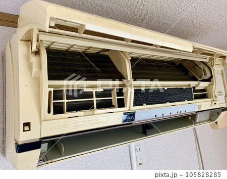 古いエアコン 105828285