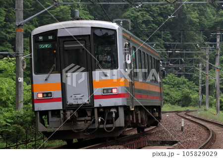 ［JR-P］芸備線キハ120形（新見⇔備後落合） 105829029