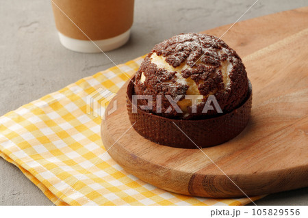 Choux pastry with cracked chocolate crumble topping 105829556
