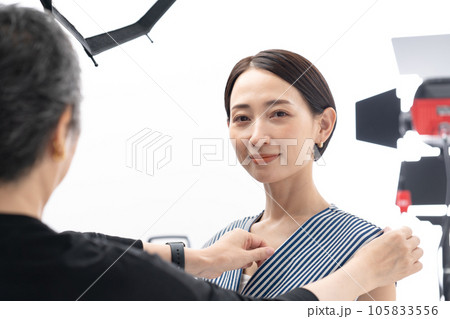 女性　アパレル 105833556