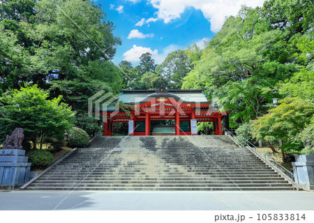 香取神宮総門と石段 105833814