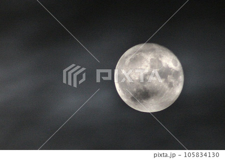 ｢満月(2023.8)｣ 8月の満月はスタージェンムーン 北米の先住民は月の位置や動きで収穫時を把握 105834130