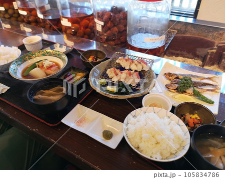 食堂の煮魚定食 食堂の煮魚定食 105834786
