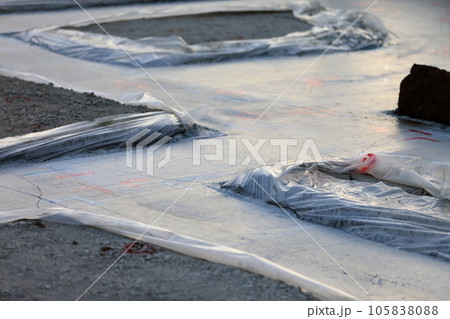 基礎工事 打設後の捨てコンクリート 基礎工事 打設後の捨てコンクリート 105838088