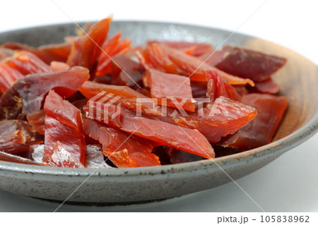 珍味、とば、鮭、鮭とば、つまみ、酒のつまみ、肴、酒、お酒、食べ物、魚、さかな、加工品、海産物 珍味、とば、鮭、鮭とば、つまみ、酒のつまみ、肴、酒、お酒、食べ物、魚、さかな、加工品、海産物 105838962