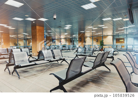 Modern big waiting room of an airport Modern big waiting room of an airport 105839526