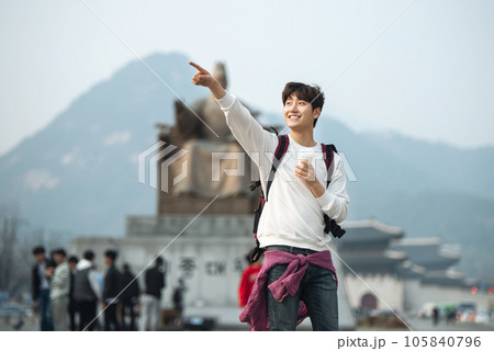 A young man traveling in Seoul, South Korea, with a backpack 105840796