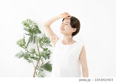 女性　美容　さわやか 105842403