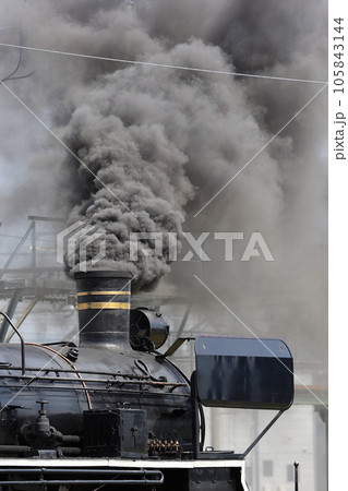 新津機関庫 門デフに付け替えた特別な仕様のC57180蒸気機関車 新津機関庫 門デフに付け替えた特別な仕様のC57180蒸気機関車 105843144