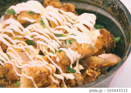 唐揚げ丼 105843515