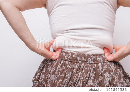 【メタボ主婦の後ろ姿】 105843528
