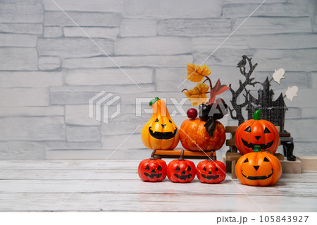 ハロウィンの飾り ハロウィンの飾り 105843927
