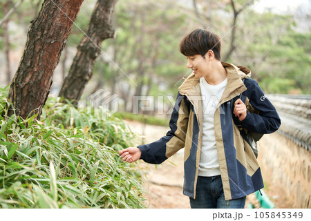 Young male college student traveling with a backpack in Korea 105845349