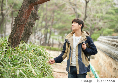 Young male college student traveling with a backpack in Korea 105845350