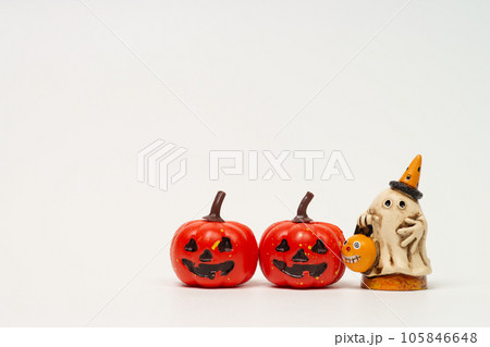 白背景でハロウィンのイメージ素材 白背景でハロウィンのイメージ素材 105846648