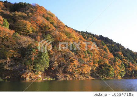 秋の落石 105847188