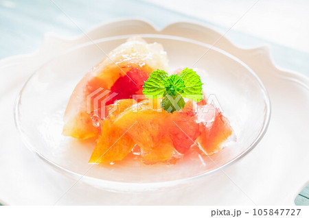 桃の果肉たっぷりデザート 桃の果肉たっぷりデザート 105847727