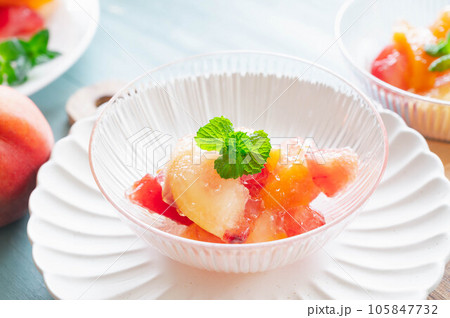 みずみずしい桃のゼリー 105847732