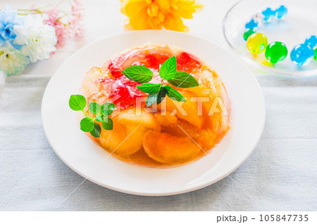 三種のたっぷり桃のゼリー 105847735