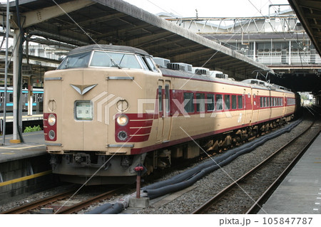 183系幕張車(23番編成)の長野への廃車回送(品川駅にて②) 183系幕張車(23番編成)の長野への廃車回送(品川駅にて②) 105847787