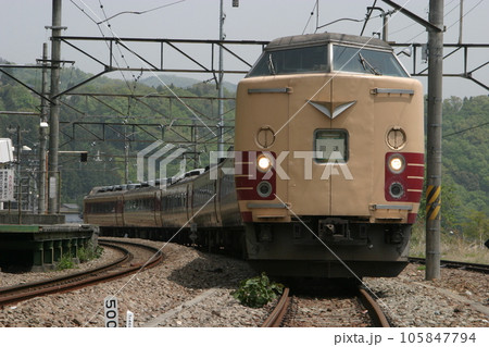 183系幕張車(23番編成)の長野への廃車回送（上野原駅にて①） 105847794