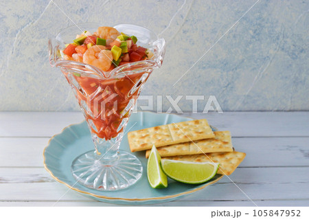 メキシコ料理のセビーチェ・アカプルケーニョ Ceviche acapulqueño  105847952