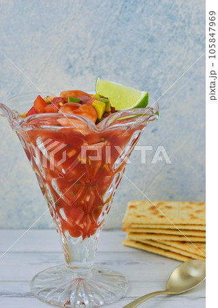 メキシコ料理のセビーチェ・アカプルケーニョ Ceviche acapulqueño  105847969