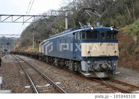 JR東海レール輸送列車（EF64-2牽引、函南駅にて） 105848310