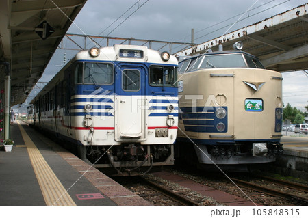 583系「白虎」とキハ48新潟色の並び（喜多方駅にて） 105848315