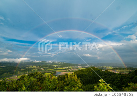 虹のある風景(撮影:新潟県小千谷市山本山高原) 虹のある風景(撮影:新潟県小千谷市山本山高原) 105848558