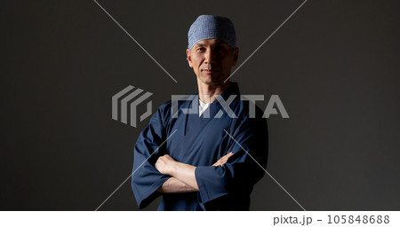 作務衣の男性 作務衣の男性 105848688