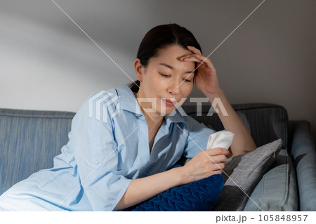 女性　体調不良　眠い 105848957