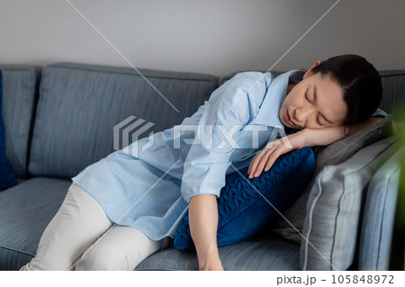 女性　体調不良　眠い 105848972