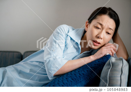 女性　体調不良　眠い 105848983