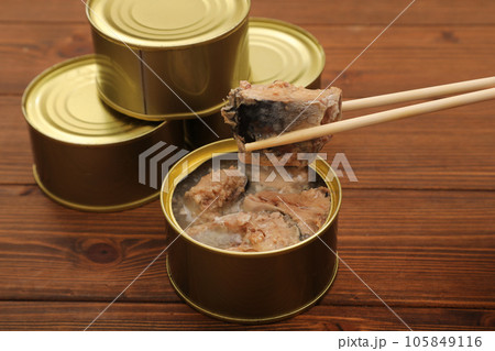 鯖の缶詰 105849116