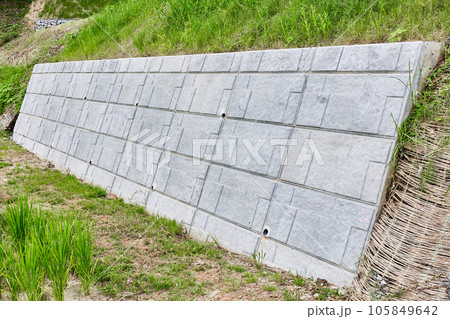 擁壁と「かご枠」 105849642